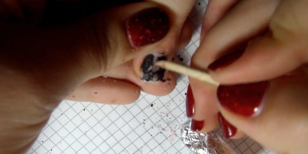 Как снять гель‑лак с помощью ацетона и фольги: Уберите остатки лака