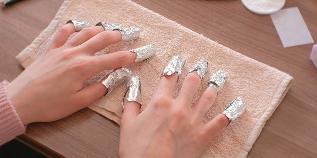 Как снять гель-лак с помощью ацетона и фольги