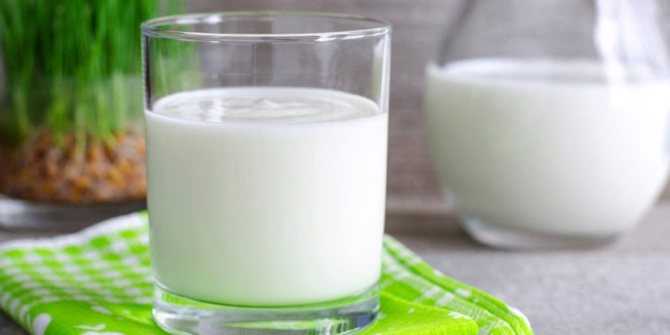 Кефир в стакане