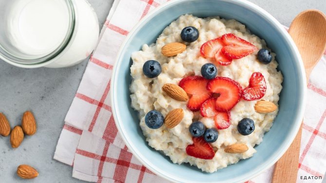 На завтрак можно съесть овсяную кашу.