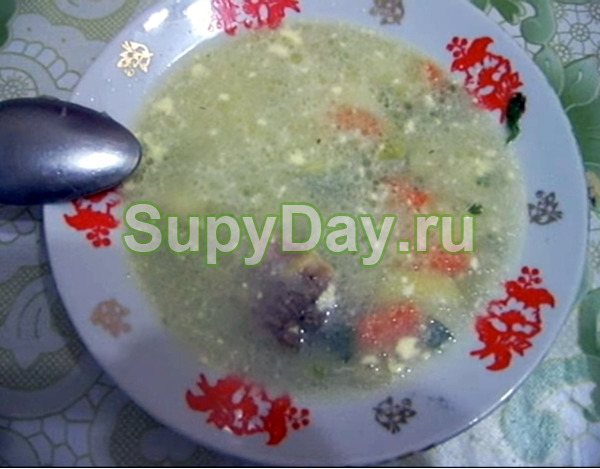 Суп с капустой и зеленым горошком