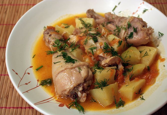 Тушеная картошка с курицей. Калорийность на 100 грамм с маслом и без, бжу. Рецепты