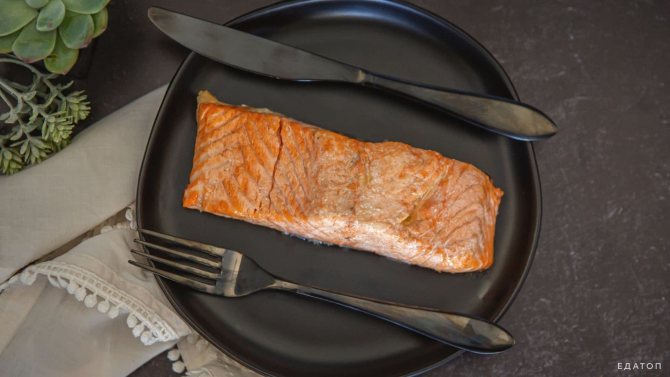 Вечером можно приготовить запеченное филе горбуши.